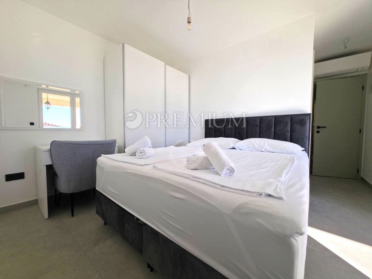 Vrbnik, dintorni, villa indipendente con piscina!