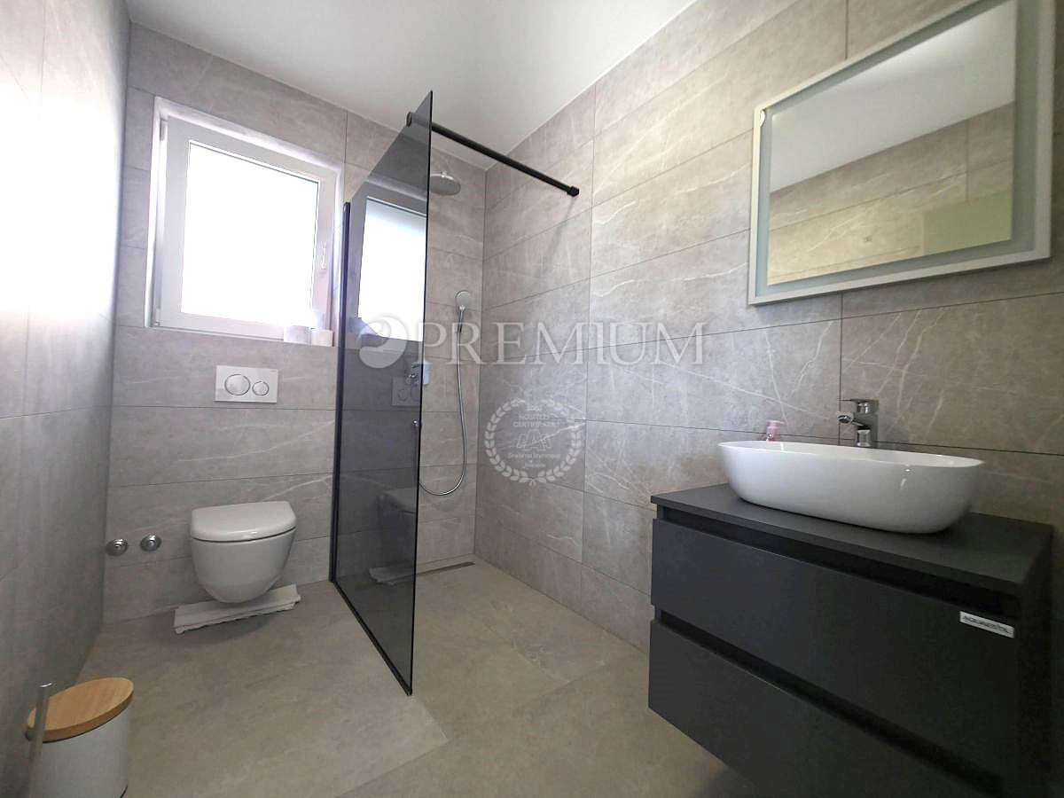 Vrbnik, dintorni, villa indipendente con piscina!