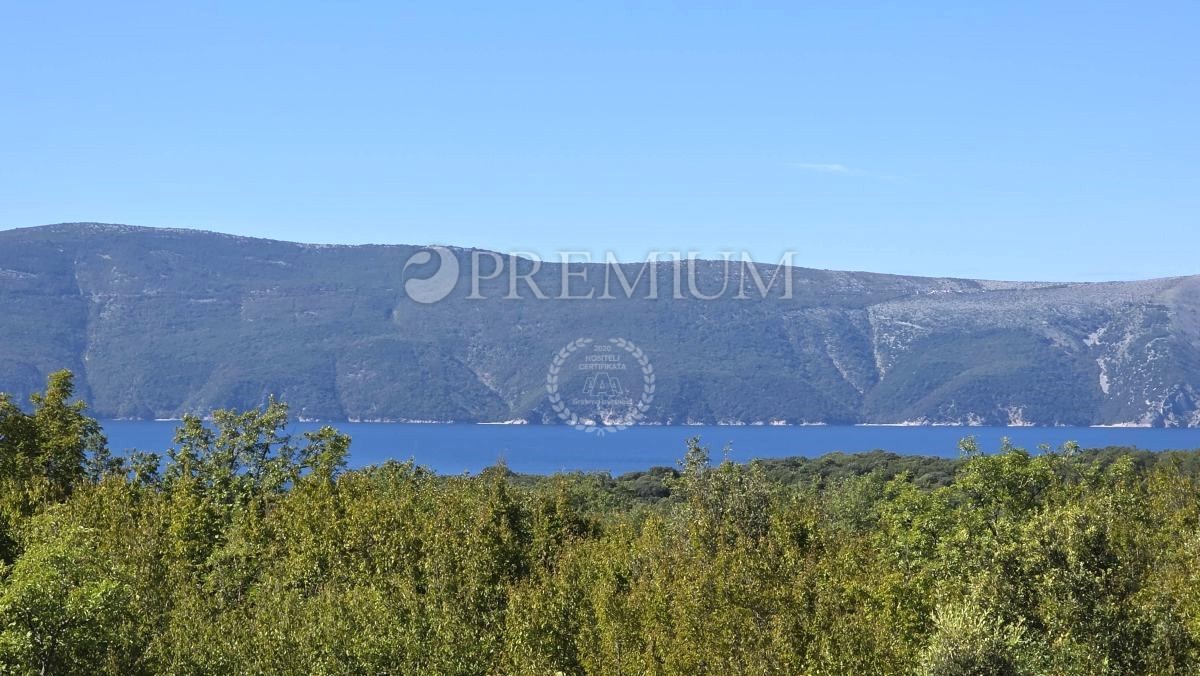 Krk, Pinezici, appartamento al piano terra con vista mare