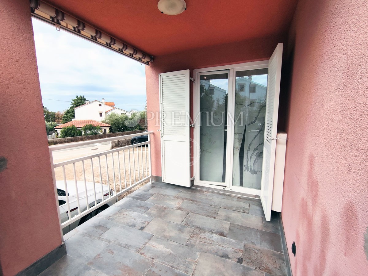 Malinska, appartamento in vendita al piano terra, 600 metri dal mare!