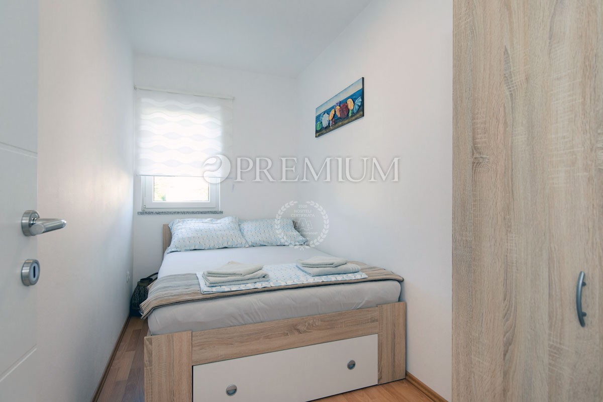 Njivice, vendita di una casa con 5 unità abitative e piscina!