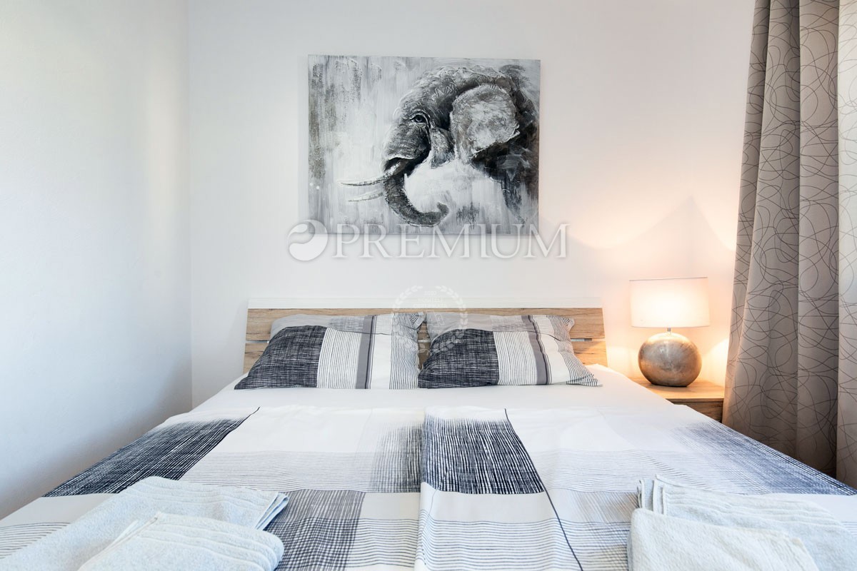 Njivice, vendita di una casa con 5 unità abitative e piscina!