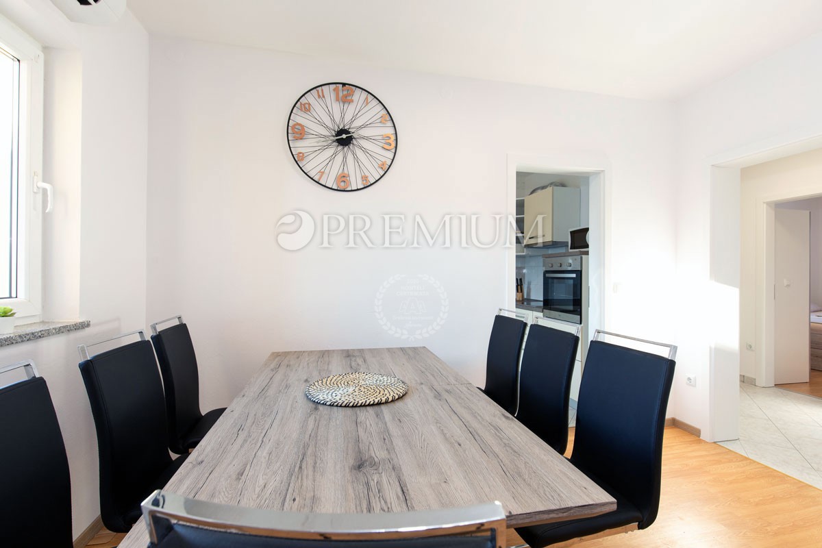 Njivice, vendita di una casa con 5 unità abitative e piscina!