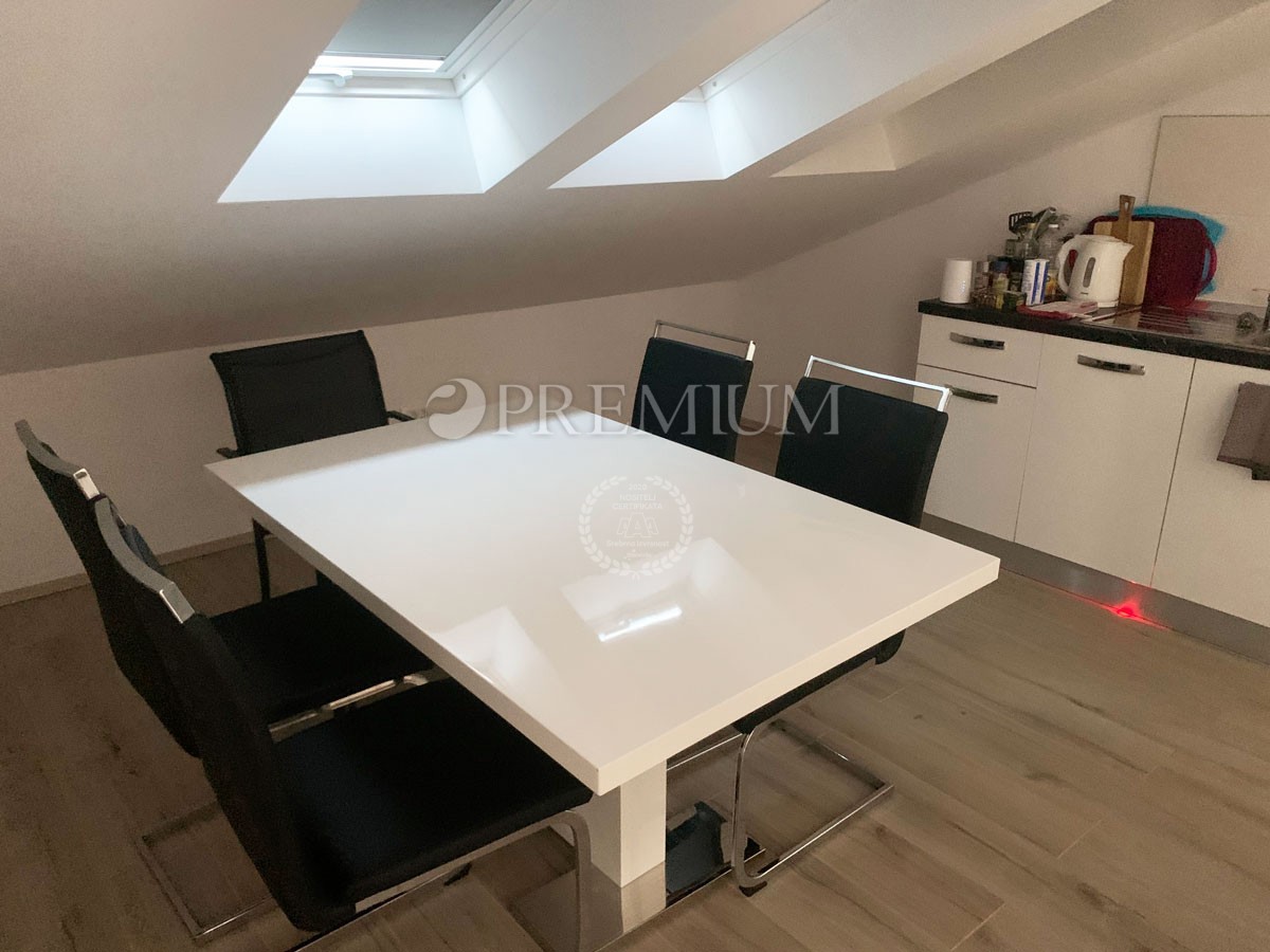 Njivice, vendita di una casa con 5 unità abitative e piscina!