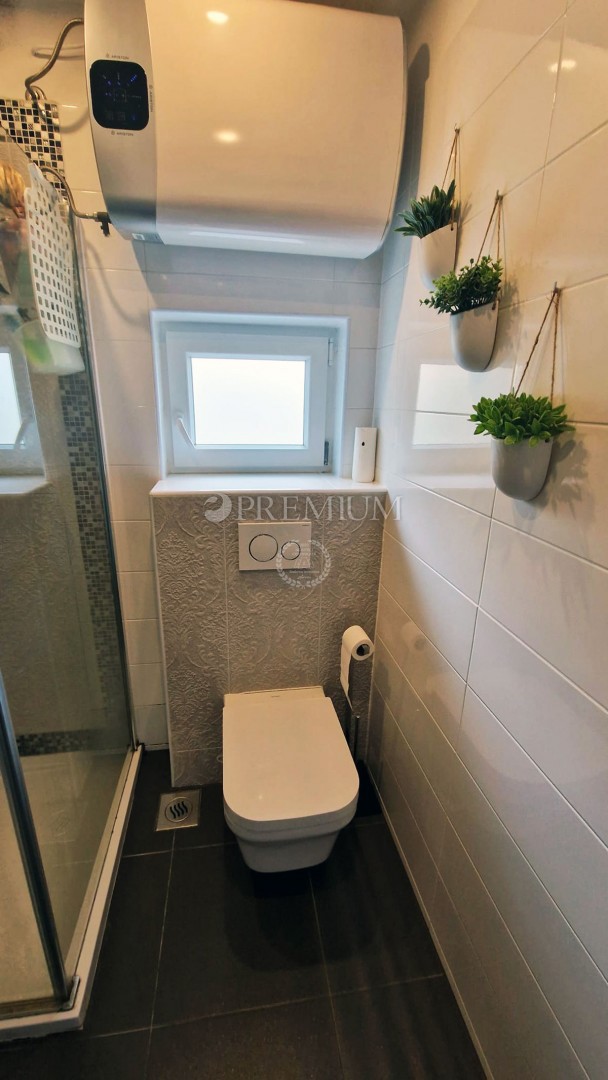 Città di Krk, appartamento in vendita al piano terra, vicino a tutti i servizi!