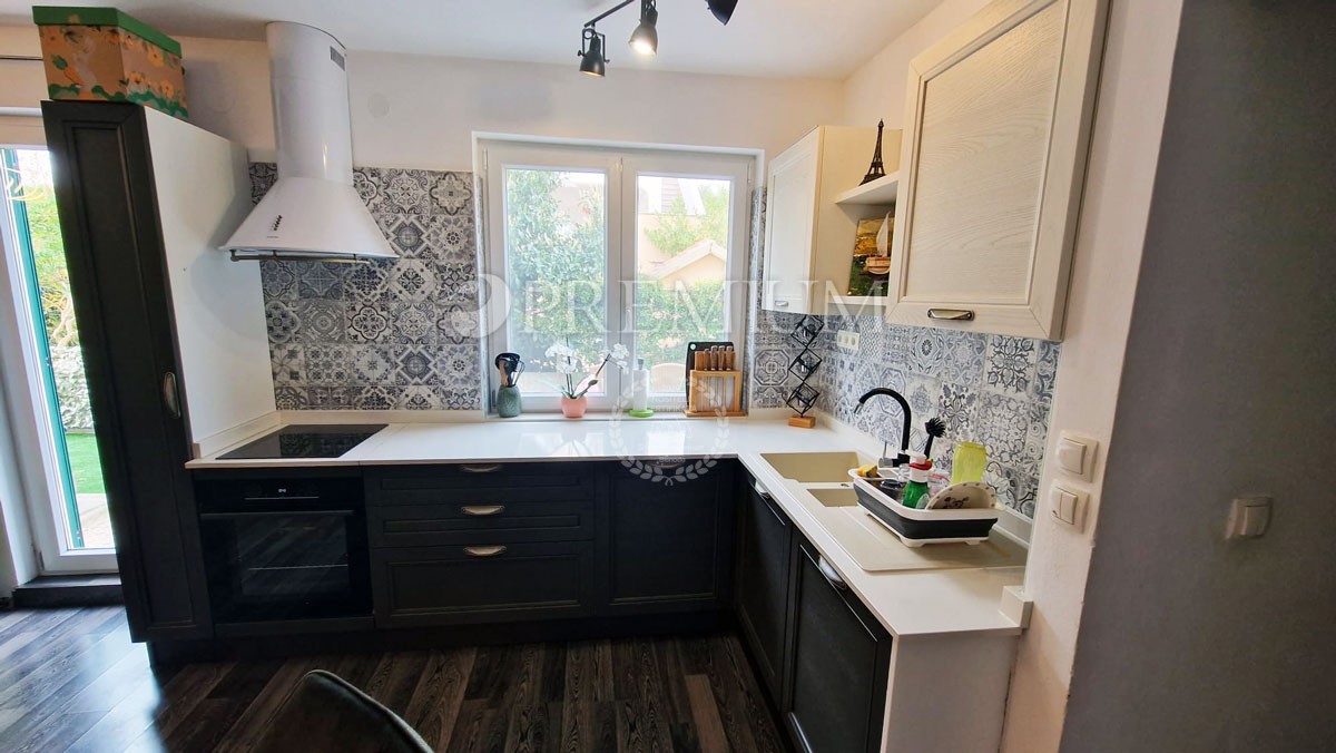 Città di Krk, appartamento in vendita al piano terra, vicino a tutti i servizi!