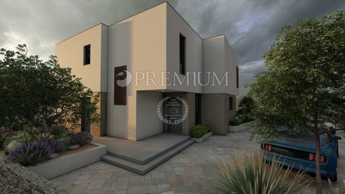 Krk, terreno edificabile con permesso, 2,5 km dal mare!