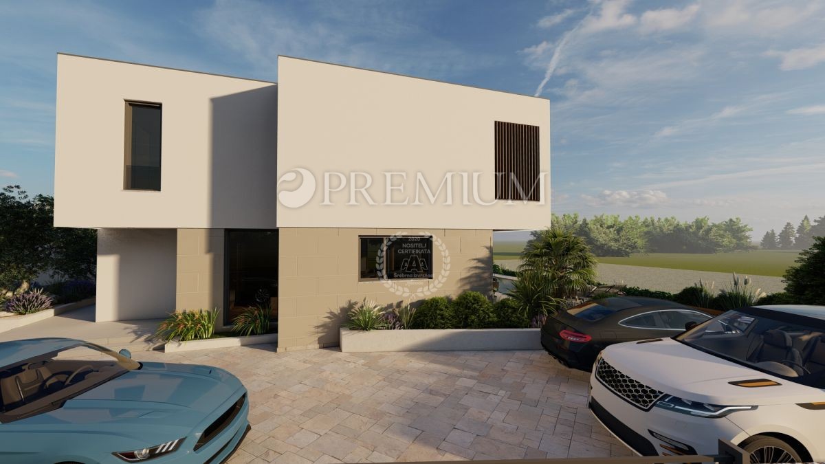 Krk, terreno edificabile con permesso, 2,5 km dal mare!