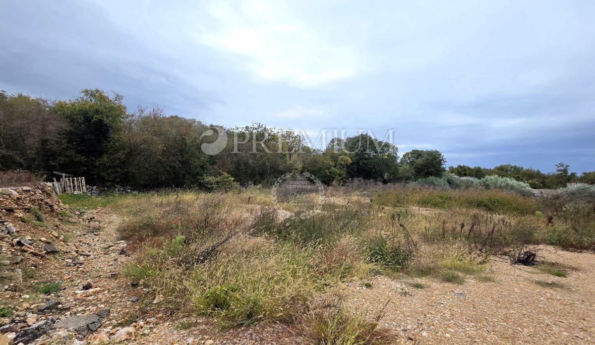 Terreno edificabile Malinska – 500 m², 2 km dal mare!