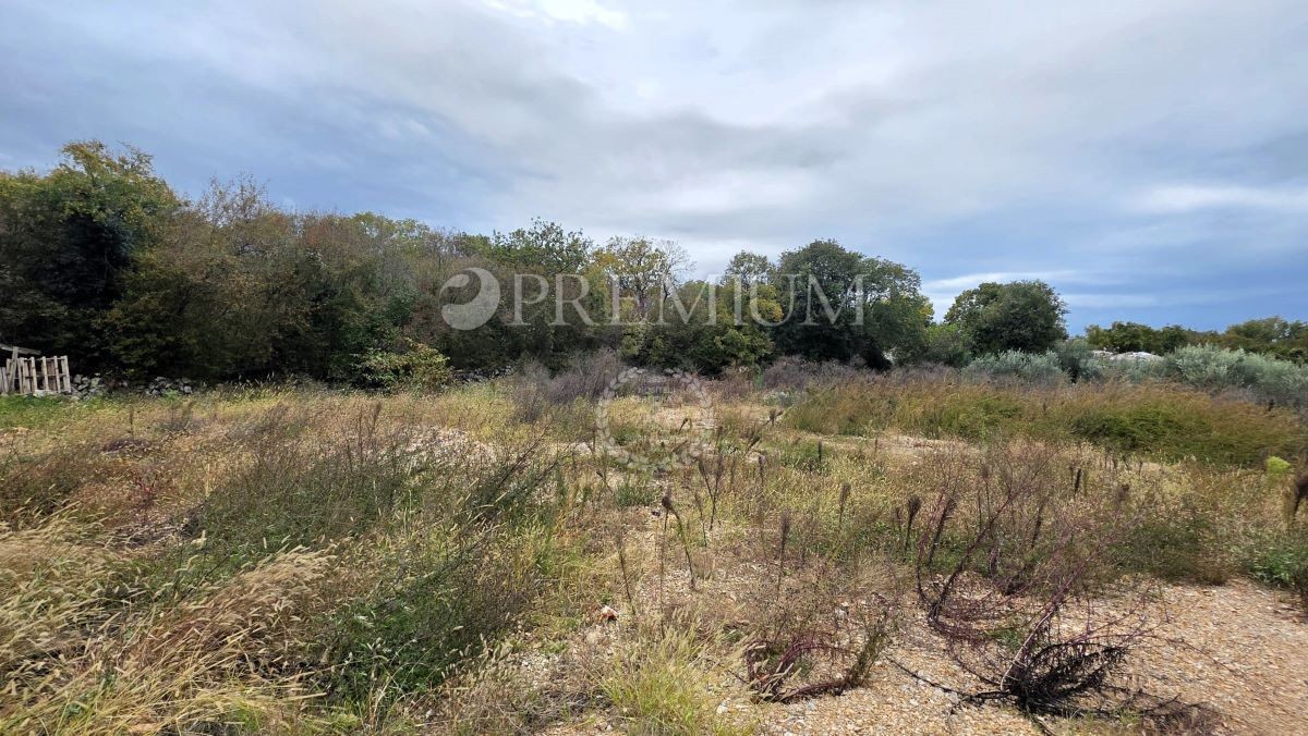 Terreno edificabile Malinska – 500 m², 2 km dal mare!