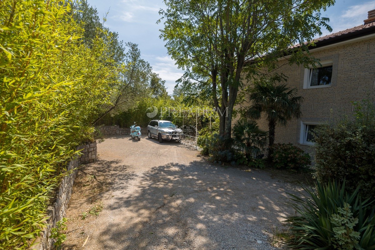 Crikvenica, in vendita, casa indipendente con tre unità abitative, vista mare aperta! Potenziale per il turismo!