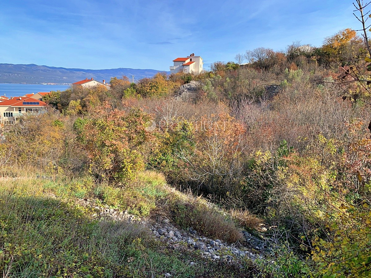 Vrbnik, terreno edificabile con una bellissima vista sul mare!