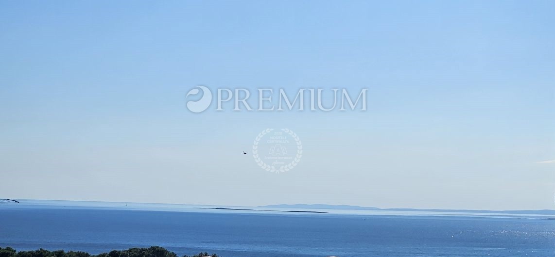 La città di Krk, una casa imponente con piscina e vista sul mare!