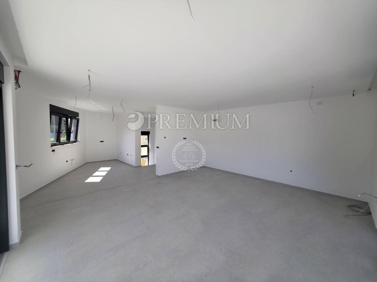 Malinska, imponente casa bifamiliare con piscina!