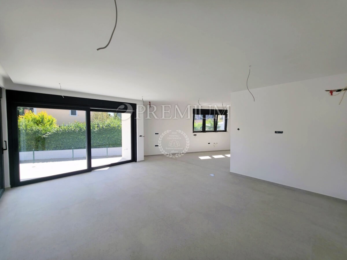 Malinska, imponente casa bifamiliare con piscina!