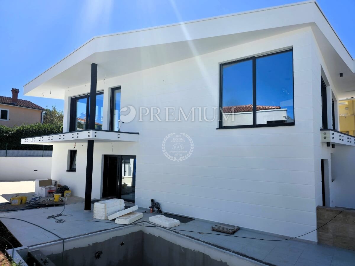 Malinska, imponente casa bifamiliare con piscina!