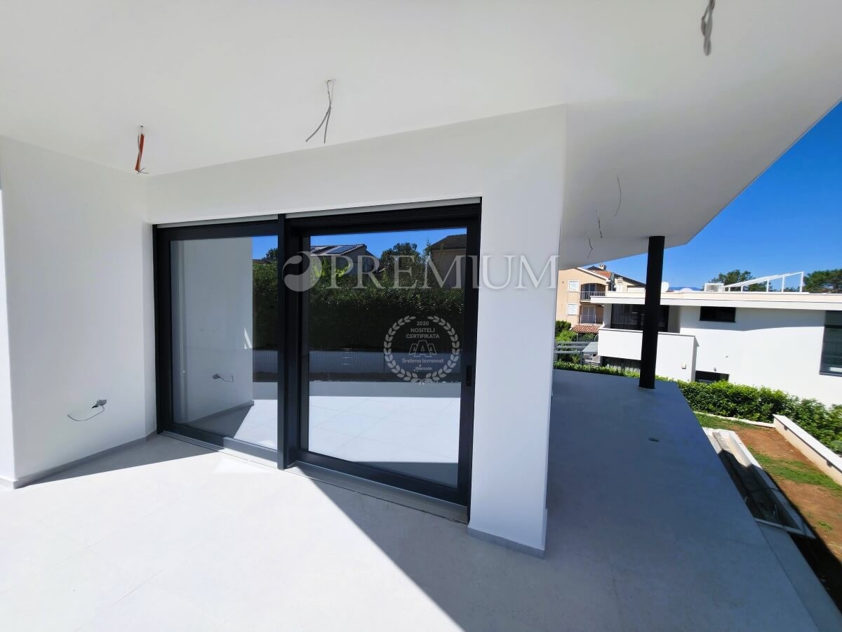 Malinska, imponente casa bifamiliare con piscina!