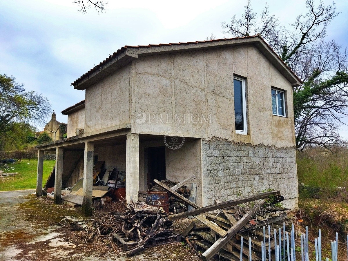 Dintorni di Dobrinje, casa rustica con ampio giardino!