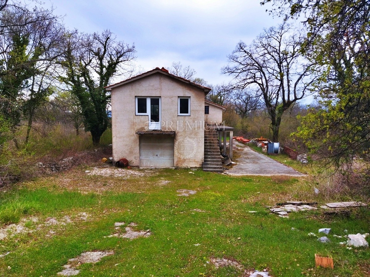 Dintorni di Dobrinje, casa rustica con ampio giardino!