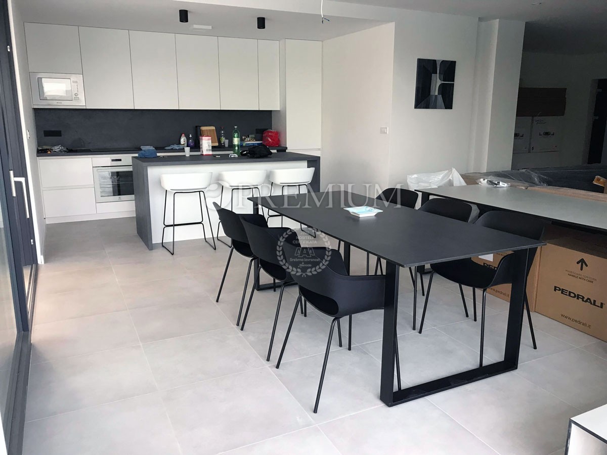 Krk, dintorni, nuova costruzione di lusso in vendita in una posizione tranquilla!