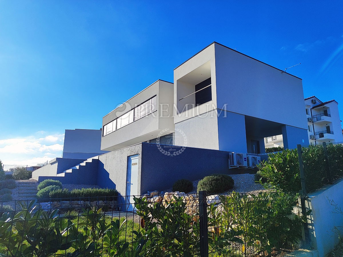 Krk, dintorni, nuova costruzione di lusso in vendita in una posizione tranquilla!