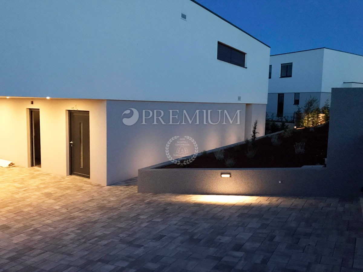 Krk, dintorni, nuova costruzione di lusso in vendita in una posizione tranquilla!