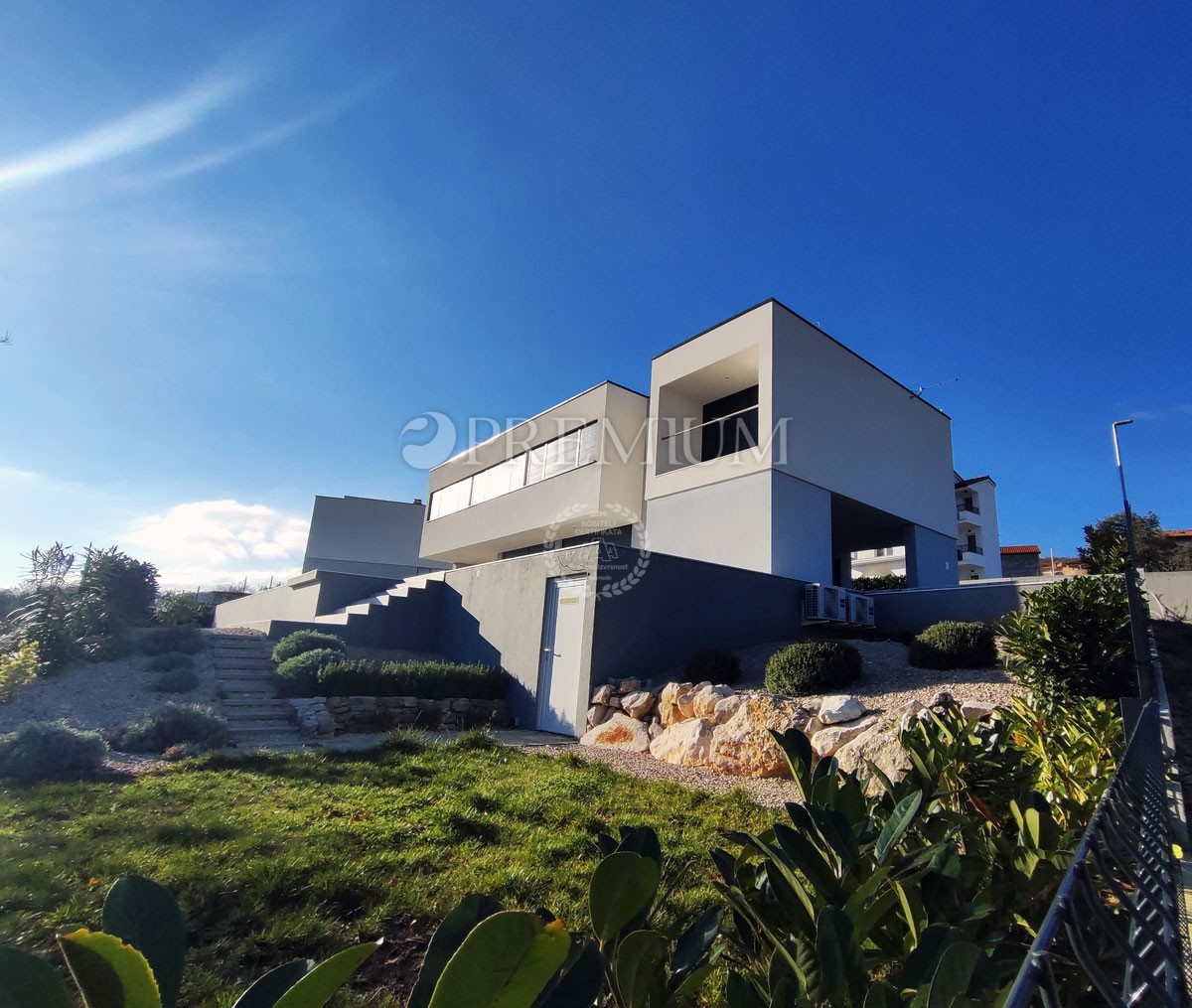 Krk, dintorni, nuova costruzione di lusso in vendita in una posizione tranquilla!