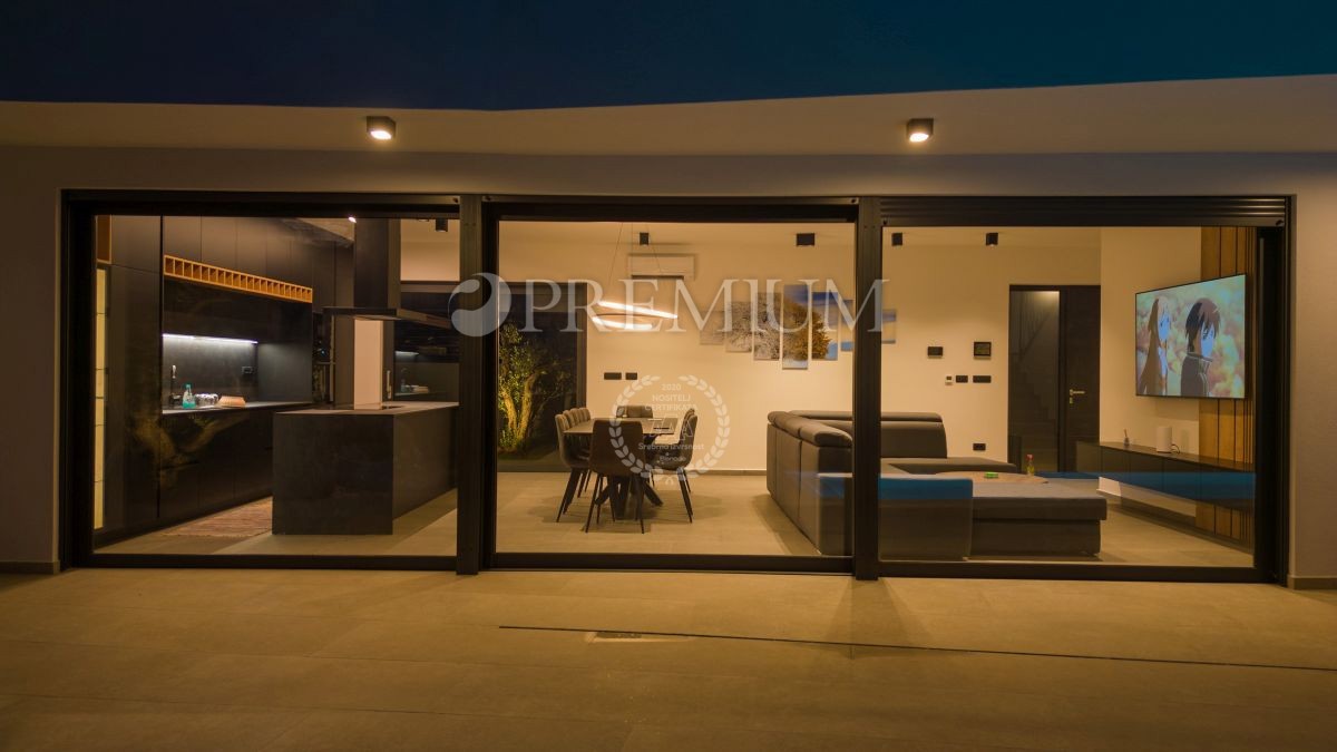 Krk, villa con piscina ai margini della zona di costruzione!