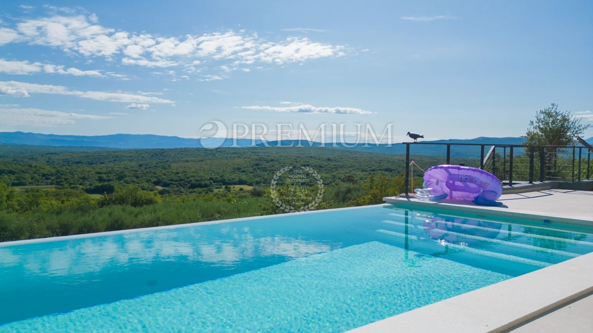 Krk, villa con piscina ai margini della zona di costruzione!