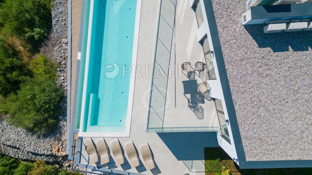 Krk, villa con piscina ai margini della zona di costruzione!