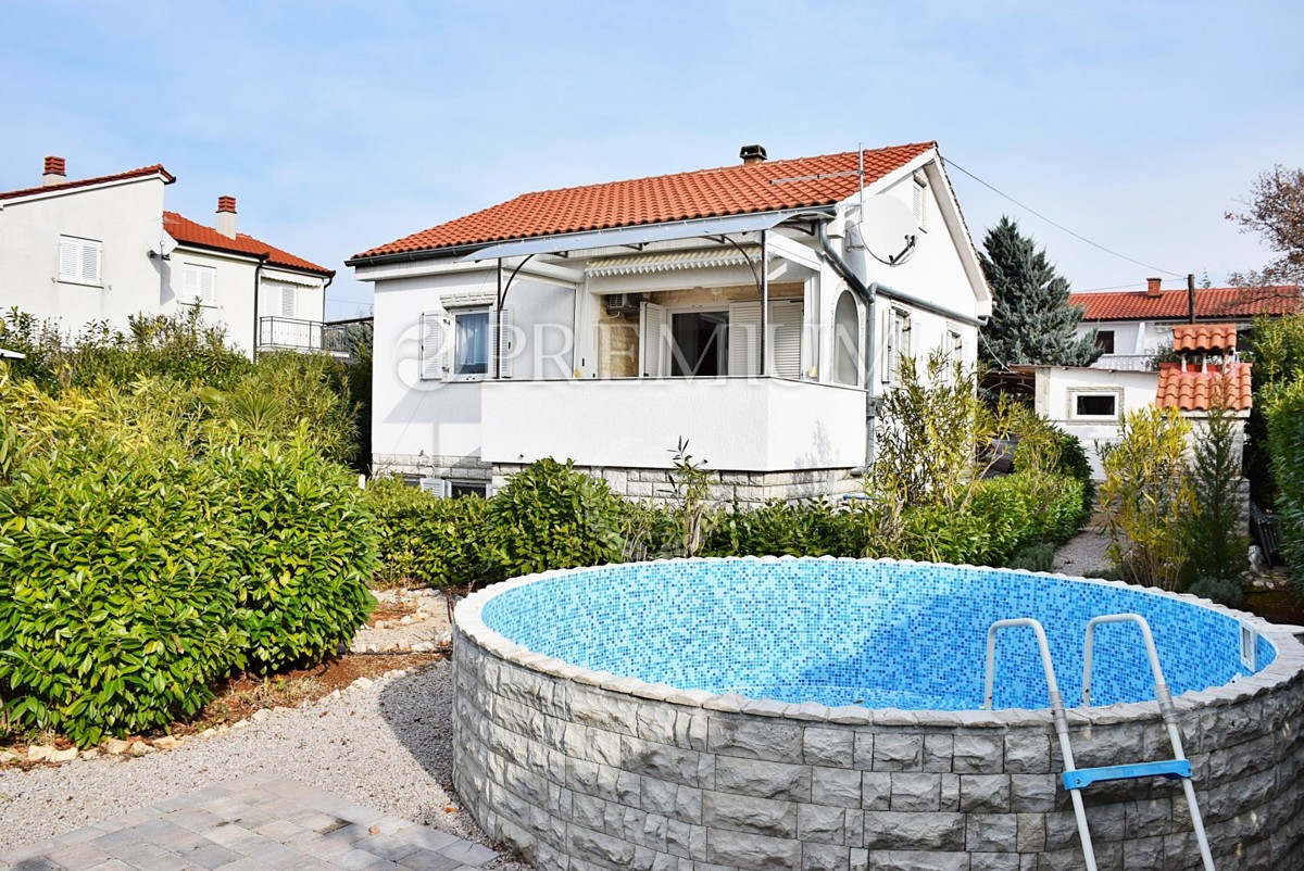 Isola di Krk, dintorni, casa arredata con piscina e giardino