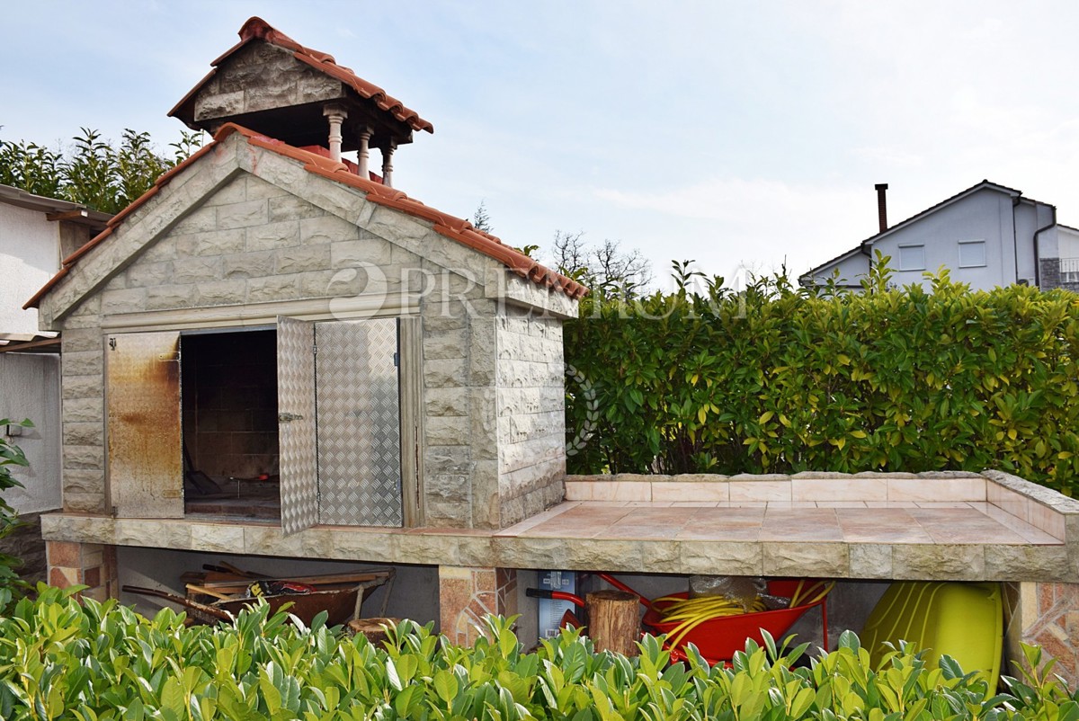 Isola di Krk, dintorni, casa arredata con piscina e giardino