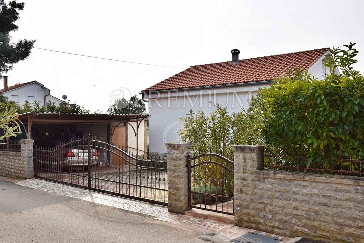 Isola di Krk, dintorni, casa arredata con piscina e giardino