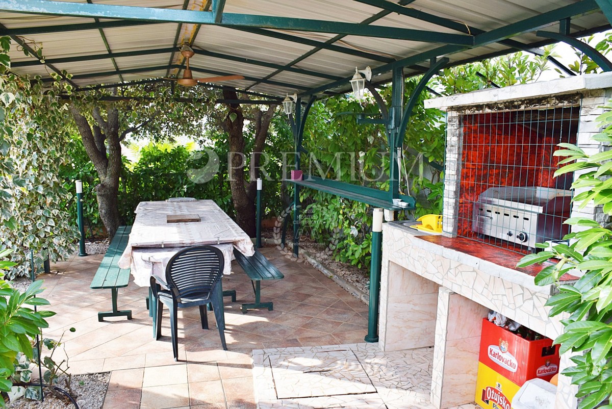 Isola di Krk, dintorni, casa arredata con piscina e giardino