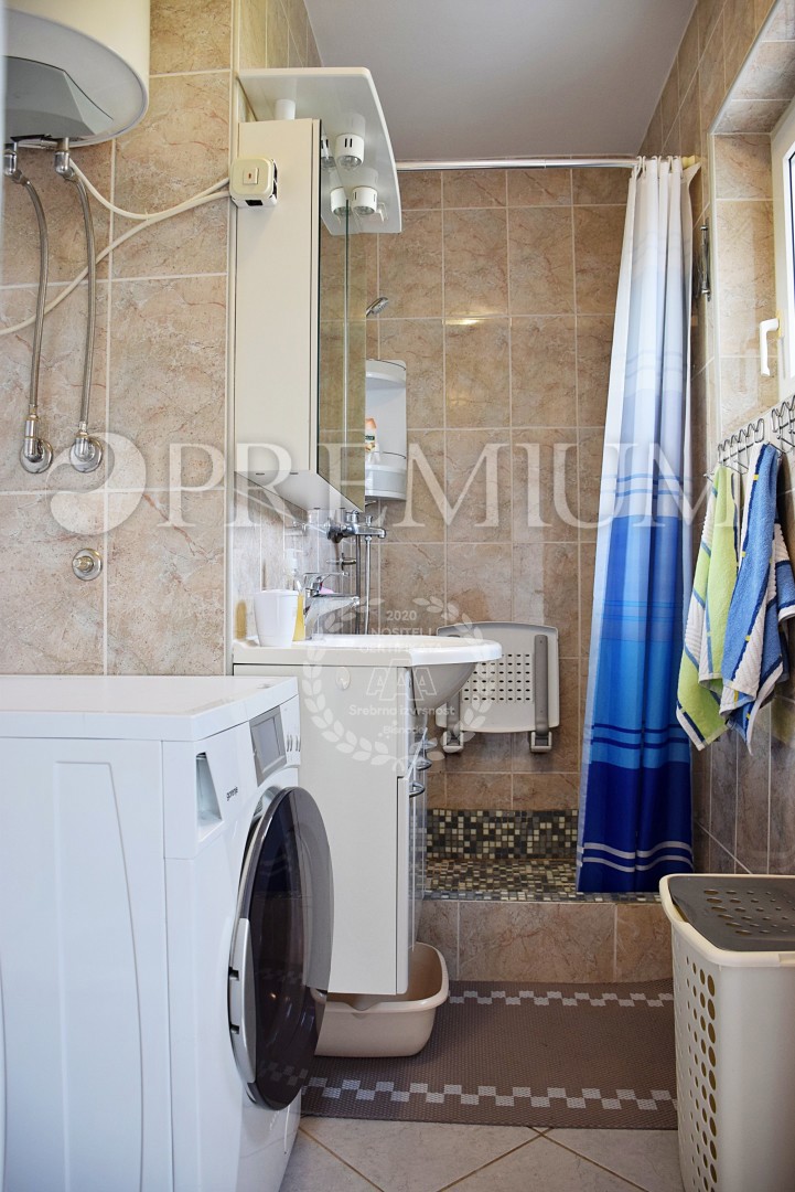 Isola di Krk, dintorni, casa arredata con piscina e giardino