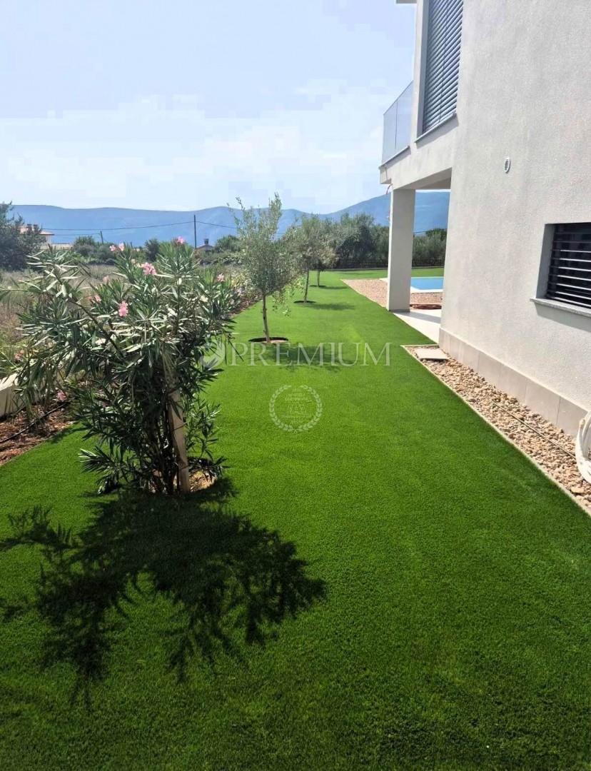 Krk, nuova casa indipendente con piscina!