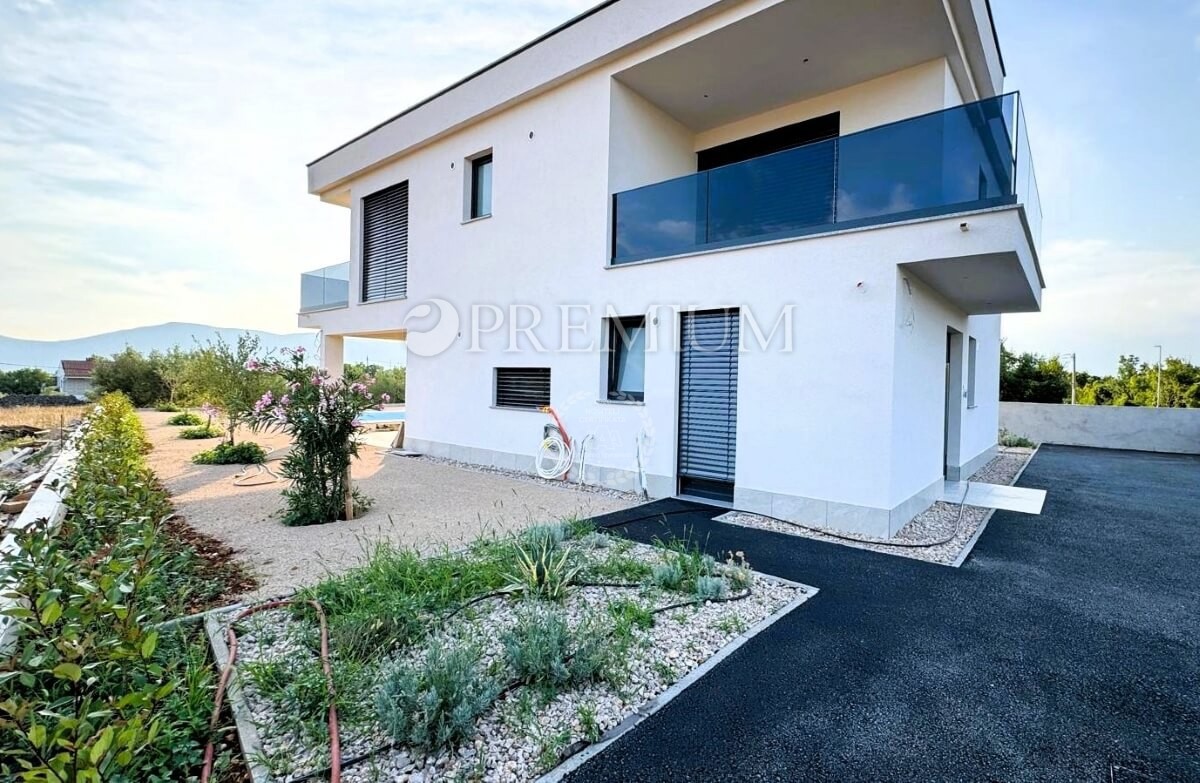 Krk, nuova casa indipendente con piscina!