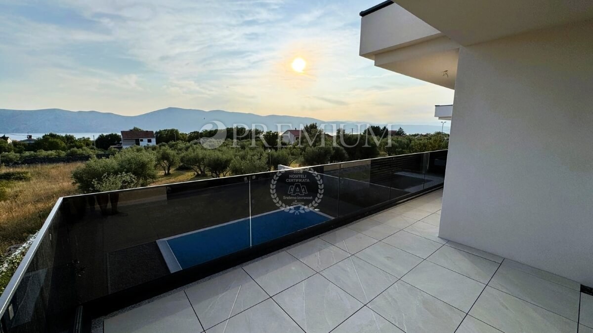 Krk, nuova casa indipendente con piscina!