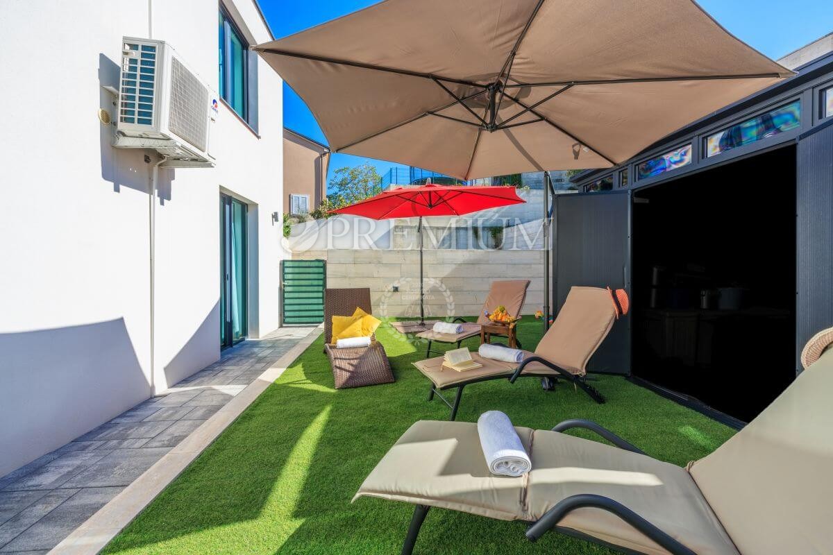 Malinska, Appartamento al piano terra in villa urbana!