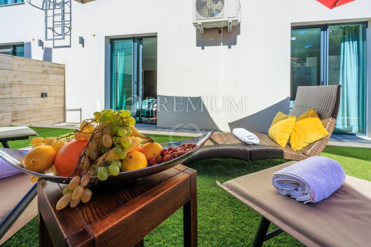 Malinska, Appartamento al piano terra in villa urbana!