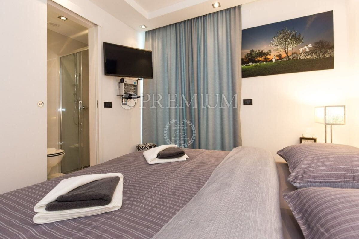 Malinska, Appartamento al piano terra in villa urbana!