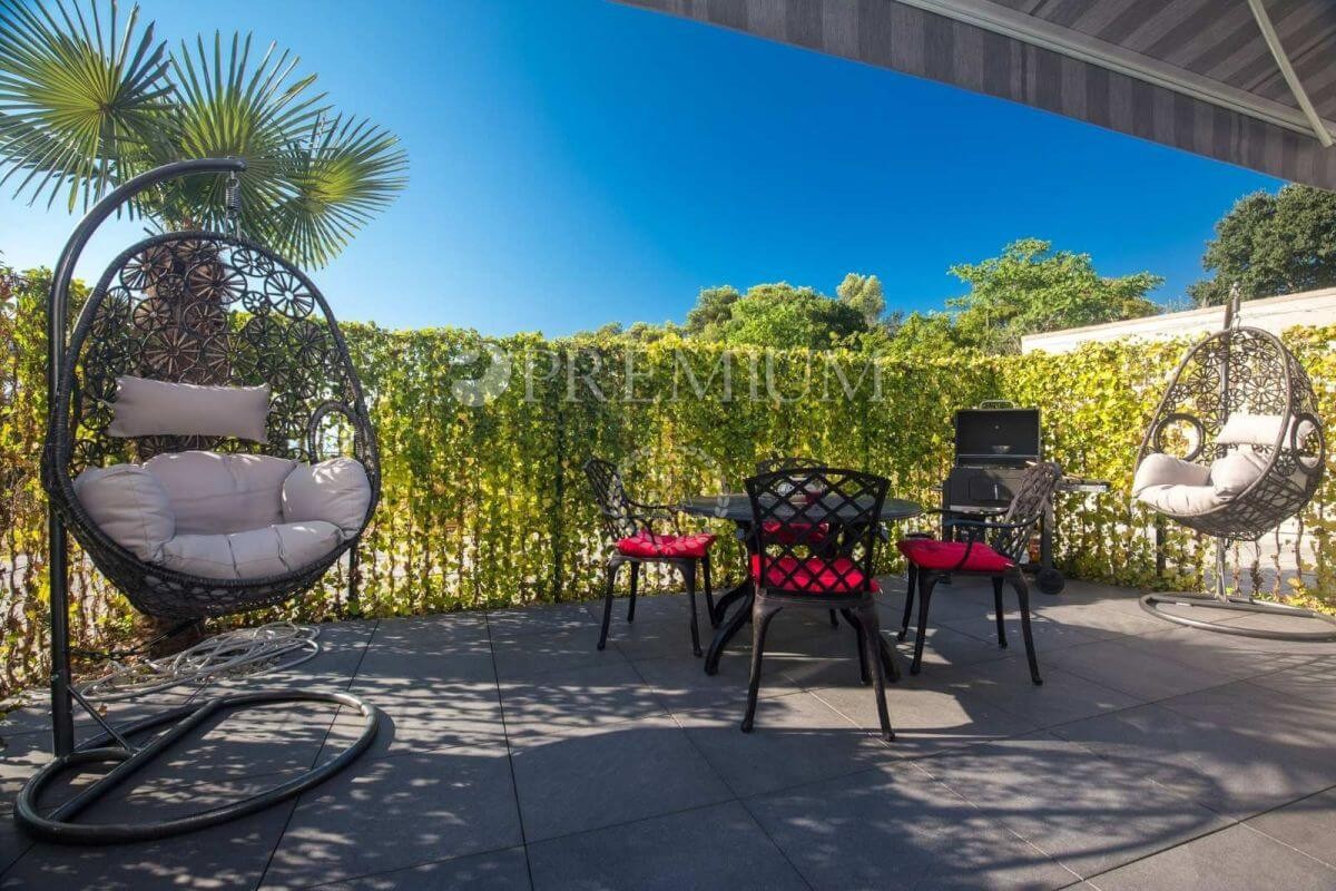 Malinska, Appartamento al piano terra in villa urbana!