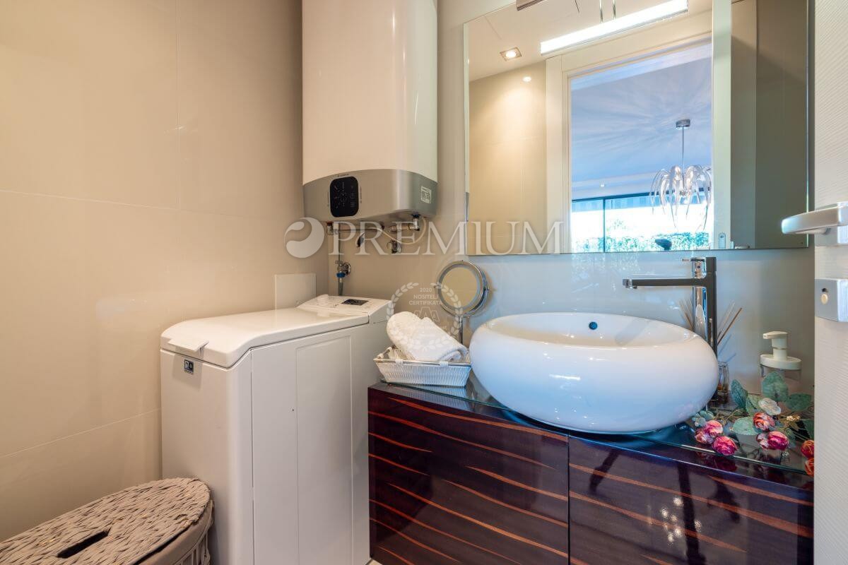 Malinska, Appartamento al piano terra in villa urbana!