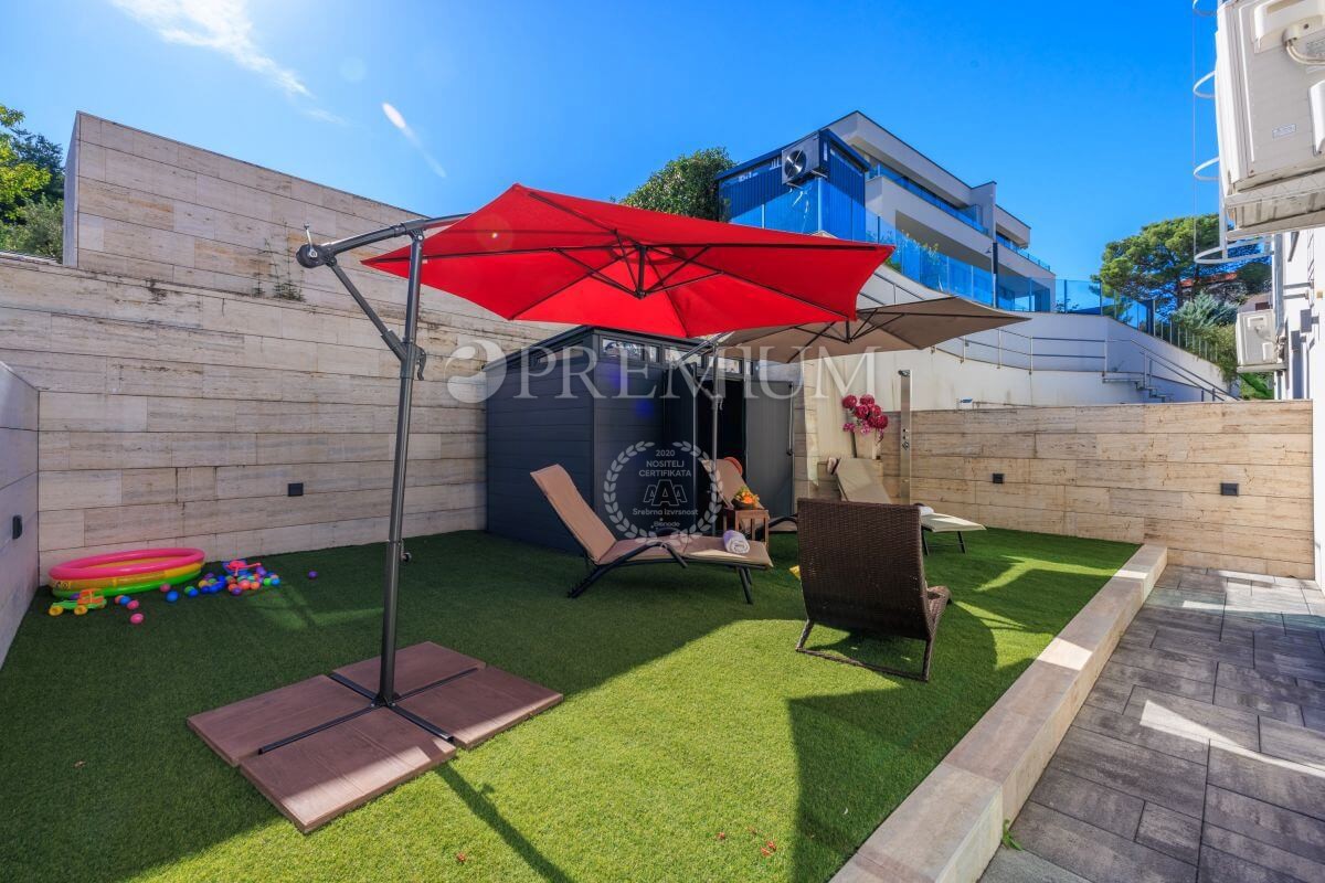 Malinska, Appartamento al piano terra in villa urbana!