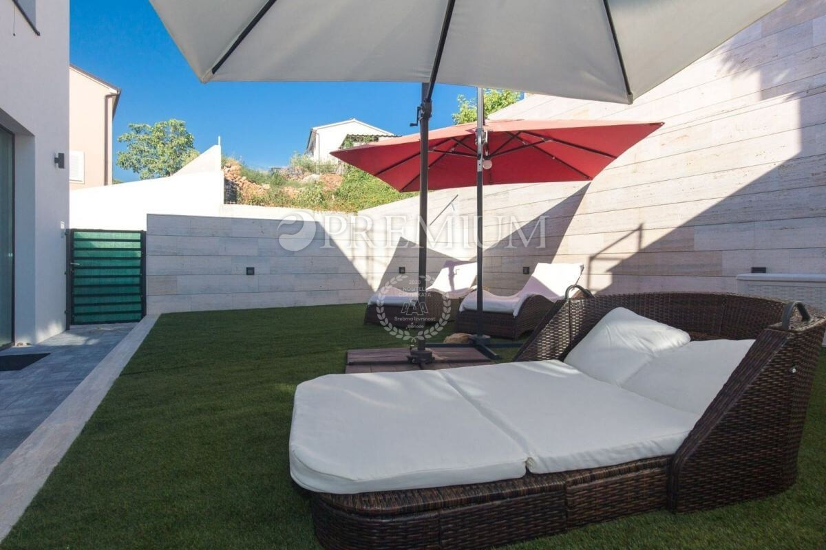 Malinska, Appartamento al piano terra in villa urbana!