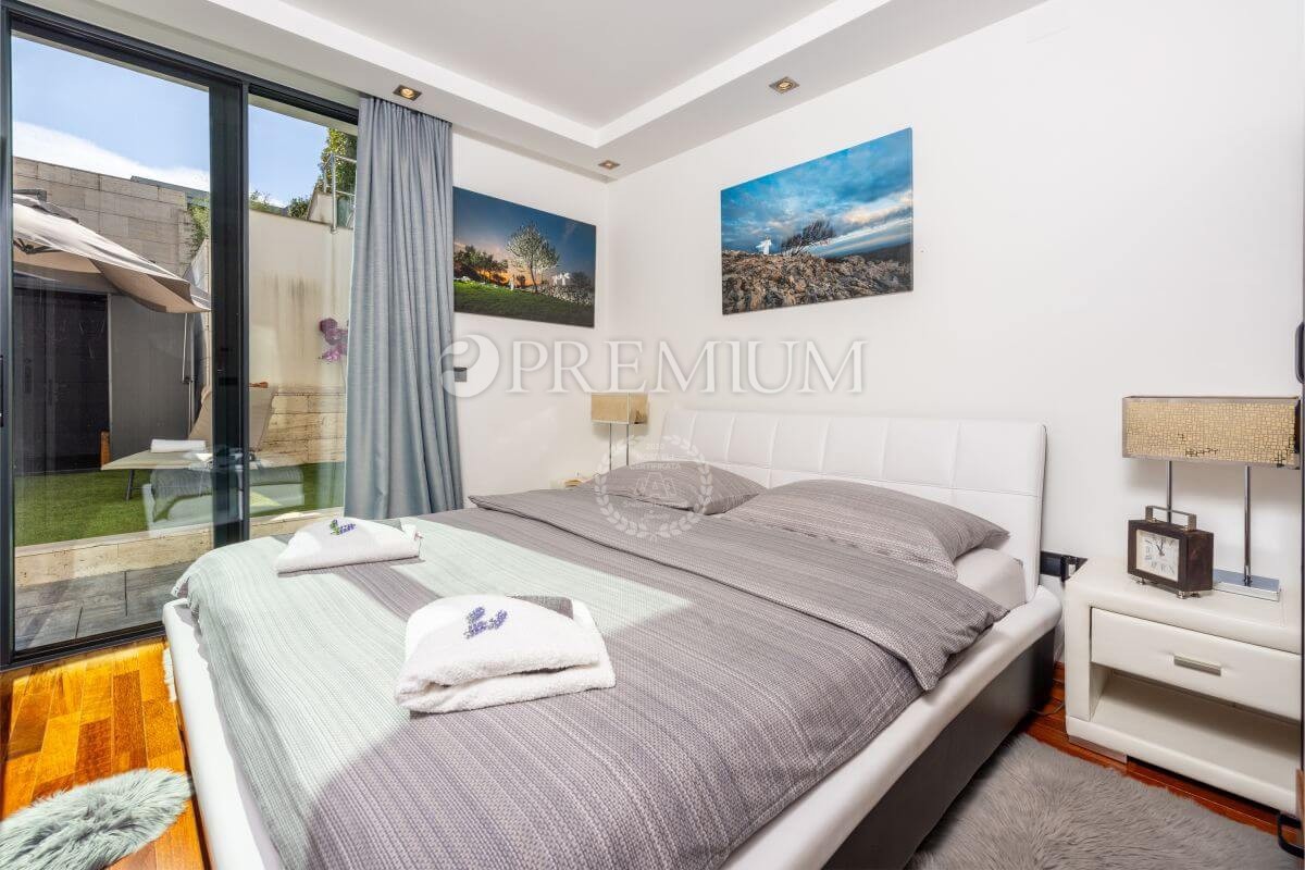 Malinska, Appartamento al piano terra in villa urbana!