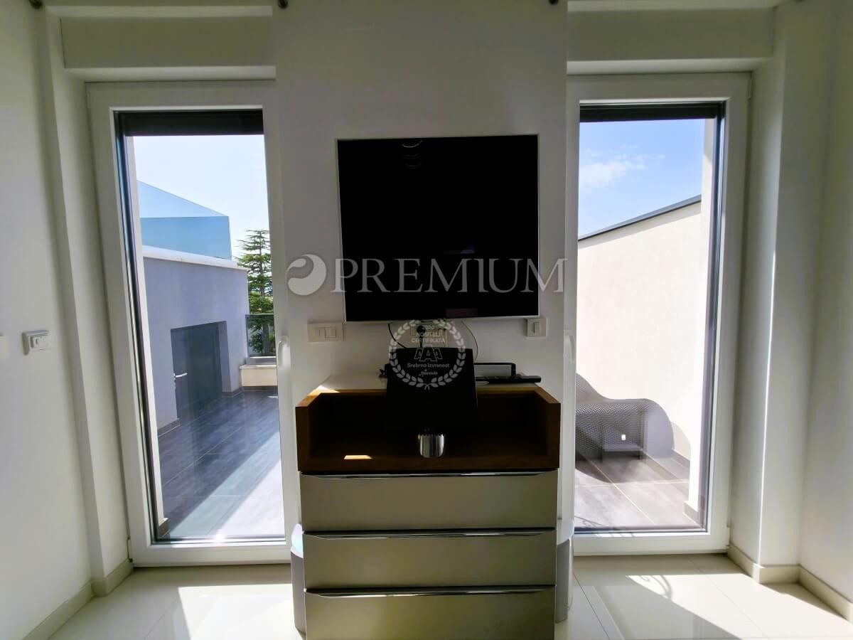 Njivice, 2 appartamenti arredati con vista mare