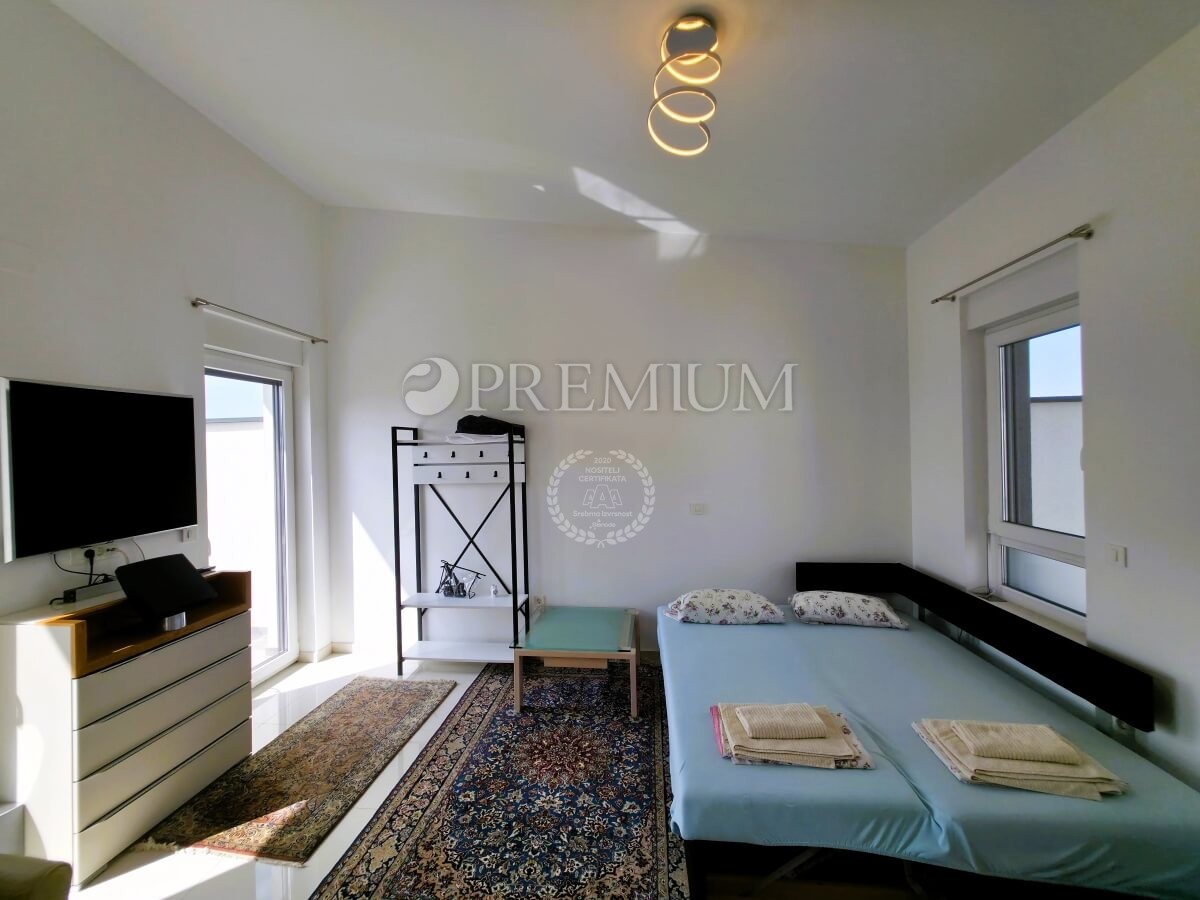 Njivice, 2 appartamenti arredati con vista mare