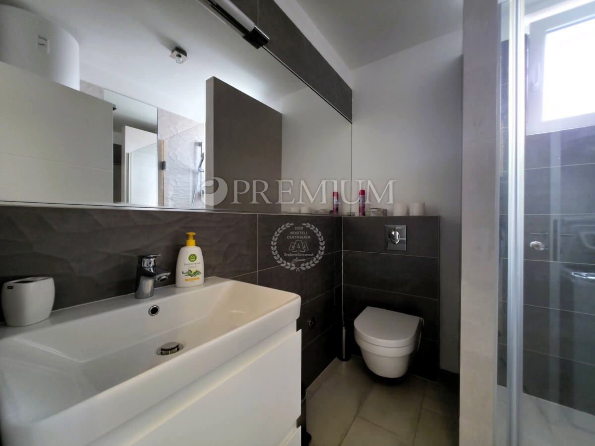 Njivice, 2 appartamenti arredati con vista mare