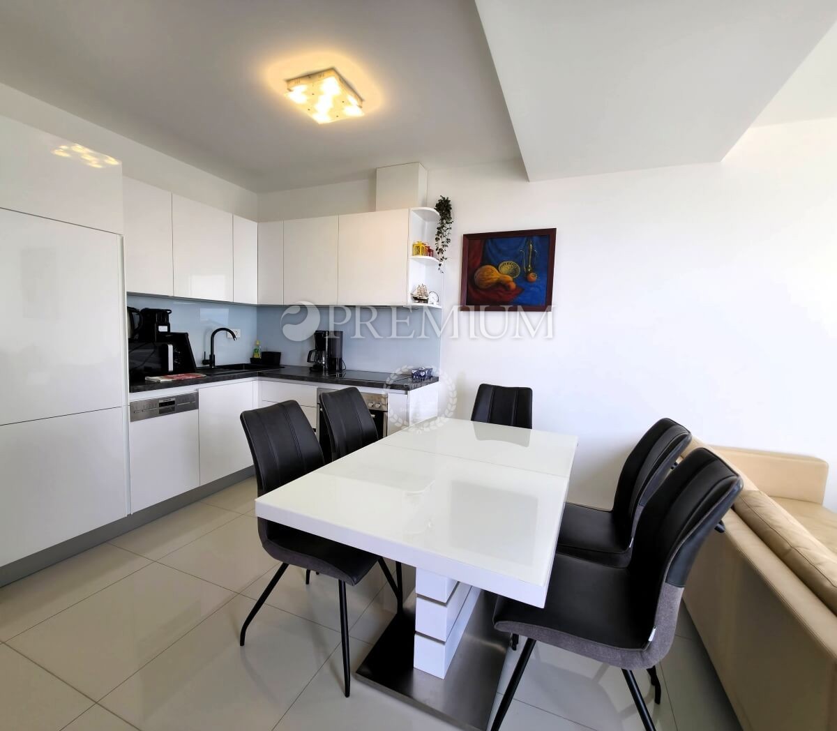 Njivice, 2 appartamenti arredati con vista mare